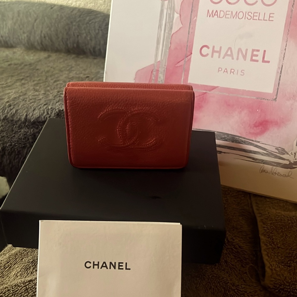 Pink Caviar leather Chanel trifold in beautiful used condition w/ box - Picture 3 of 10